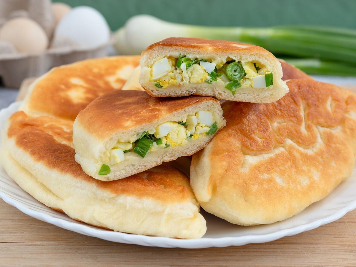 Пирожки с яйцом и луком